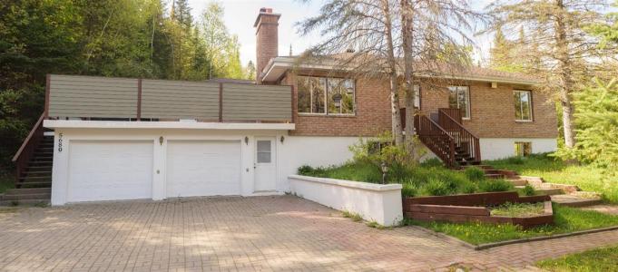 5680 Ch. des Hauteurs, Sainte-Adèle, Quebec J8B 1N5, CANADÁ