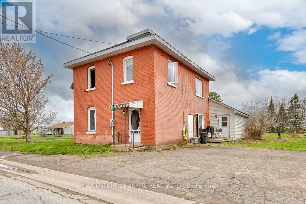 19 LACROIX BAY ROAD, Whitewater Region, Ontario K0J 2L0, Canada