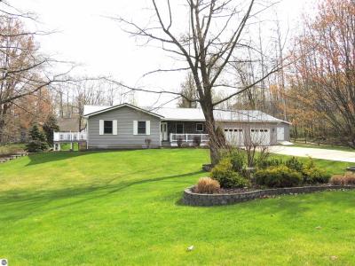 1026 Granada Drive, Lake Isabella, Michigan 48893, USA