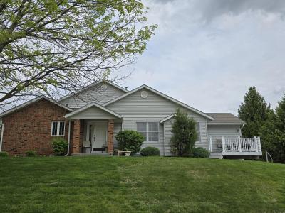 2704 Kings Pointe NE, Quincy, Illinois 62305, USA