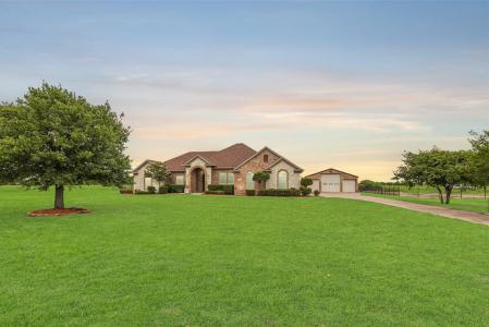 1310 Shadow Lakes Drive, Wills Point, Texas 75169