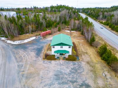 4002 Highway 17 East, Kenora, Ontario P9N 3X1, Canadá