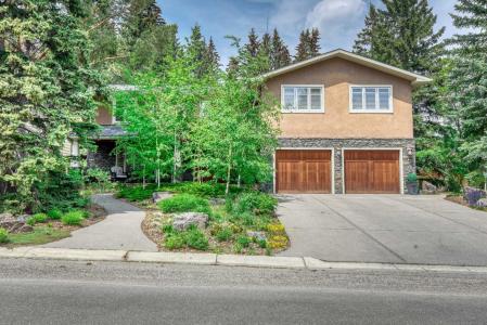6948 LIVINGSTONE DRIVE SW, Calgary, Alberta T3E 6J5, Canada