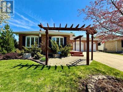 100 HASTINGS CRESCENT, Sarnia, Ontario N7S 5K5, Canada