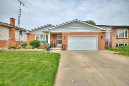 7 HUNTINGTON LANE, St. Catharines, Ontario L2S 3J5, Canada