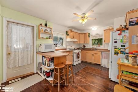 1753 NORTHSHORE ROAD, Algonquin Highlands, Ontario K0M 1J1, Canadá