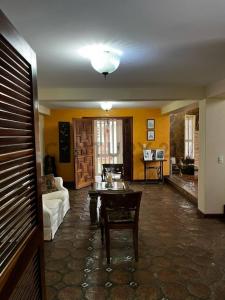 principal Excelente Casa en Venta en Urb. San Francisco,  Llano Alto Carrizal., Carrizal, Miranda 00001, Venezuela