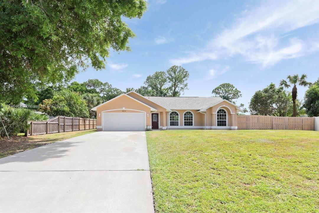 2853 SW East Louise Cir, Port St. Lucie, Florida 34953