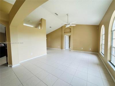 2853 SW East Louise Cir, Port St. Lucie, Florida 34953