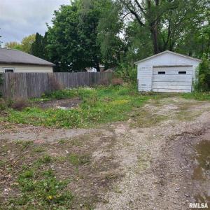 207 W Main Street, Knoxville, Illinois 61448, USA