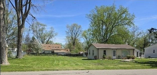 23362  Springbrook DR, FarmingtonHills, Michigan 48336, USA
