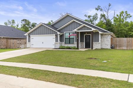 16022 Crossing Cir, Lindale, Texas 75771, USA