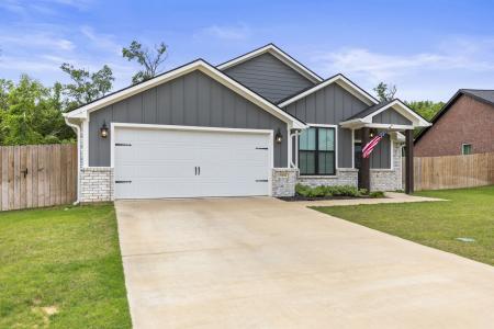 16022 Crossing Cir, Lindale, Texas 75771