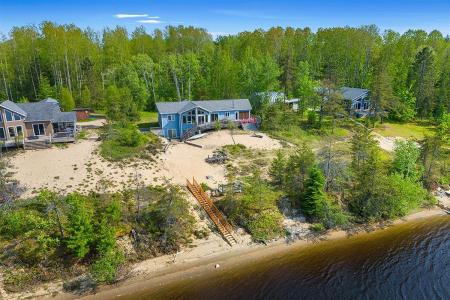 30 Ch. des Iroquois, L'Île-du-Grand-Calumet, Quebec J0X 1J0, Kanada