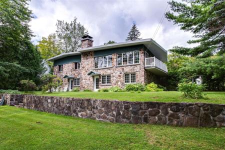 620-624 Ch. de Ste-Anne-des-Lacs, Sainte-Anne-des-Lacs, Québec J0R 1B0, Canada