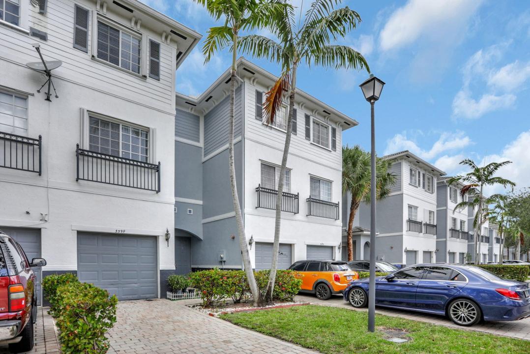 3599 NW 14th Court, Lauderhill, Floryda 33311, USA