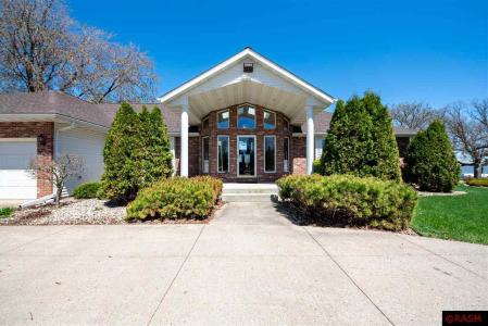 52084 190th Lane, Lake Crystal, Minnesota 56055