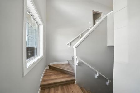 84 REYNOLDS ROAD, Sylvan Lake, Alberta T4S 0L8, Canada