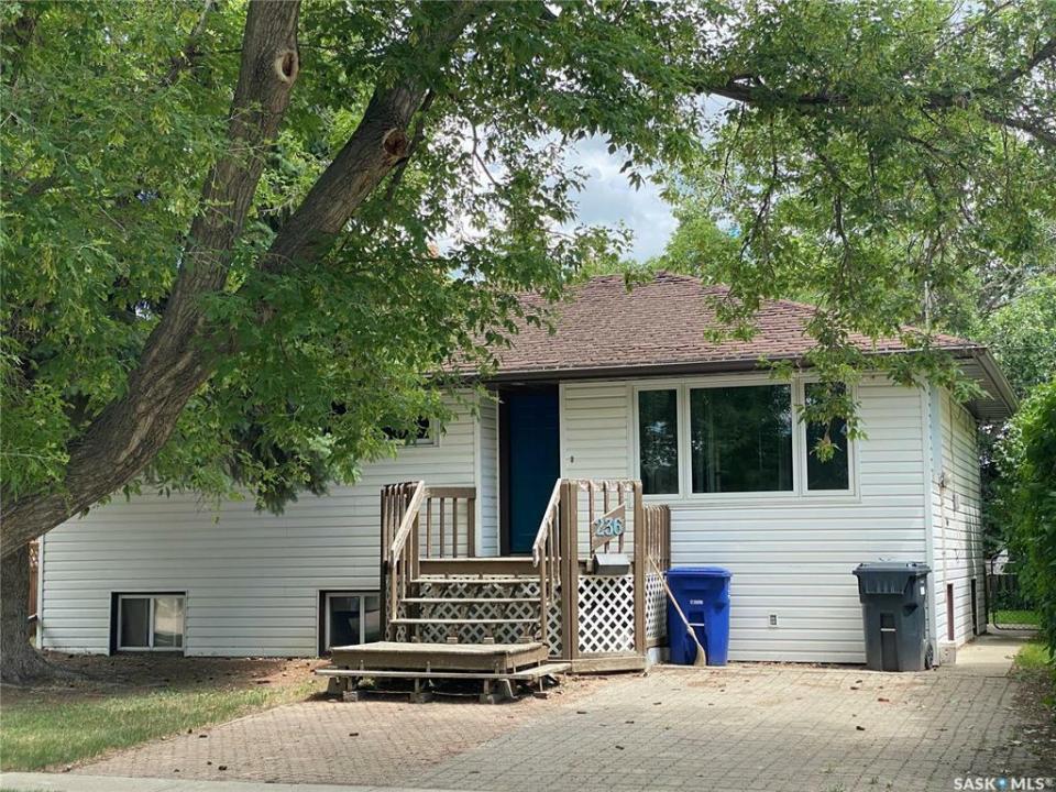 236 10TH STREET NE, Weyburn, 萨斯喀彻温省 S4H 1H3, 加拿大