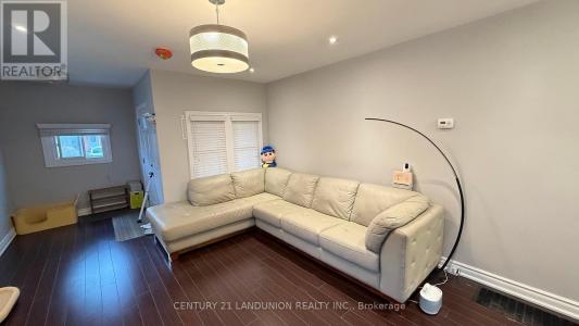 10 NINETEENTH STREET, Toronto (new Toronto), Ontario M8V 3L3, Canada