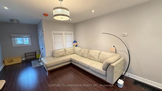 10 NINETEENTH STREET, Toronto, Ontario M8V 3L3, Kanada