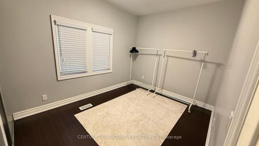 10 NINETEENTH STREET, Toronto, Ontario M8V 3L3, Canada