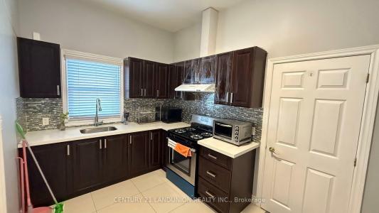 10 NINETEENTH STREET, Toronto, אונטריו M8V 3L3, קנדה