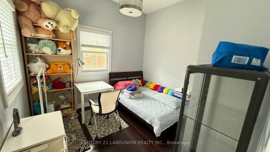 10 NINETEENTH STREET, Toronto, אונטריו M8V 3L3, קנדה