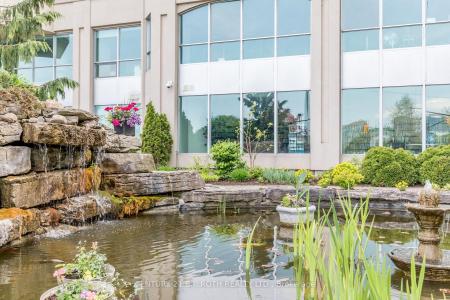 2 TORONTO STREET, Barrie, Ontario L4N 9R2, Kanada