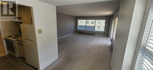819 BURDETT AVENUE, Victoria, Colúmbia Britânica V8W 1B3, CANADÁ