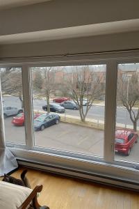 3001 Rue des Émeraudes, Longueuil (Saint-Hubert), Quebec J4T 3T7, Kanada