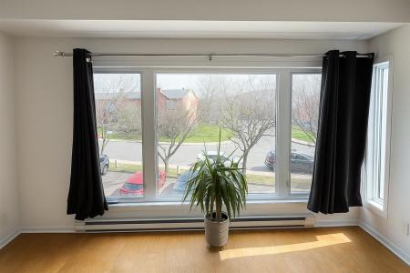 3001 Rue des Émeraudes, Longueuil (Saint-Hubert), Quebec J4T 3T7, Kanada