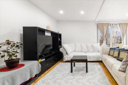 4910  Rue Lake, Dollard-Des Ormeaux, Quebec H9G 1G8, Canada