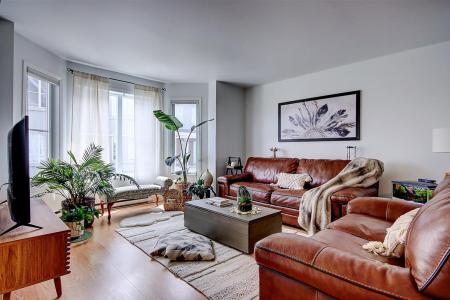 7170 Rue du Chardonneret, Brossard, Quebec J4Z 0B3, Canadá