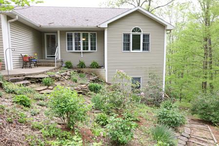 1196 Bellgrade Drive, Loogootee, Indiana 47553, USA