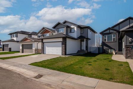 88 HENDERSON CRESCENT, Penhold, Alberta T0M 1R0, Canada