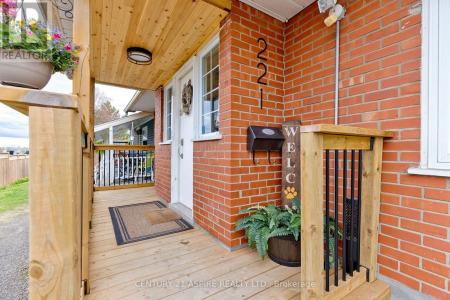 221 BELMONT AVENUE, Pembroke, Ontario K8A 2C6, Canada