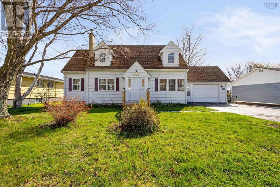 228 TREMAIN CRESCENT, Windsor, Nova Scotia B0N 2T0, Canada