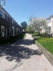 17 GOSFORD BOULEVARD, Toronto (black Creek), 온타리오주 M3N 2G7, 캐나다