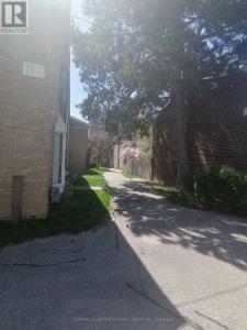 17 GOSFORD BOULEVARD, Toronto (black Creek), 온타리오주 M3N 2G7, 캐나다