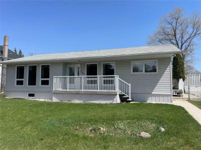 207 SOUTH CHESTNUT STREET, Shoal Lake, Manitoba R0J 1Z0, Canada