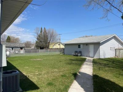 207 SOUTH CHESTNUT STREET, Shoal Lake, Manitoba R0J 1Z0, Canada