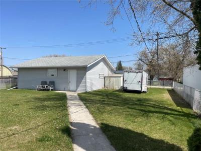 207 SOUTH CHESTNUT STREET, Shoal Lake, Manitoba R0J 1Z0, Canada