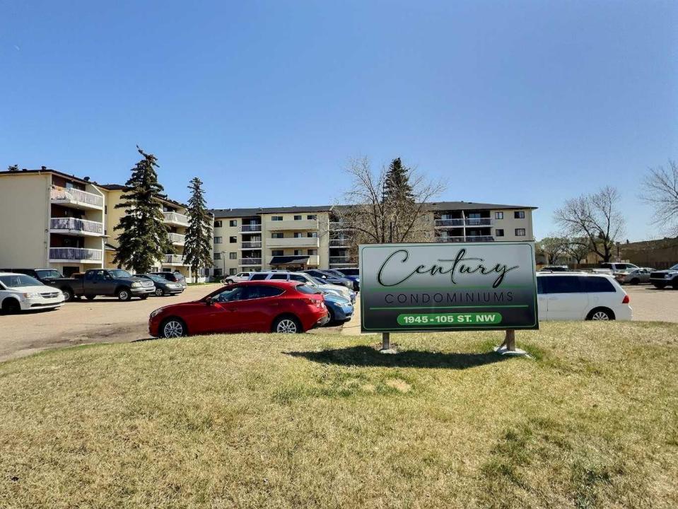 105 1945 STREET NW, Edmonton, Alberta T6J 5N6, Kanada