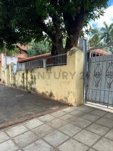 Emeterio Miranda entre Bruselas y Dr. Guillermo Enciso Belloso 1363, Ycuá Satí, Asunción 00001, Paraguay