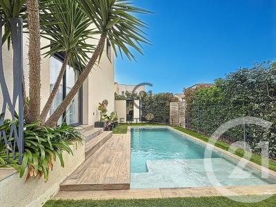 Claira, Languedoc-Roussillon 66530, Francia