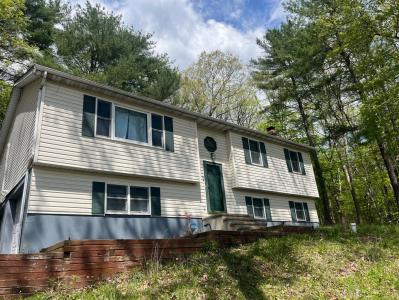 2637 Fernwood Ave., Bartonsville, Pennsylvania 18321