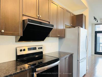 9601 BATHURST STREET, Richmond Hill, Ontario L4C 5S9, CANADÁ