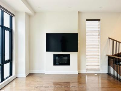 9601 BATHURST STREET, Richmond Hill, Ontario L4C 5S9, CANADÁ