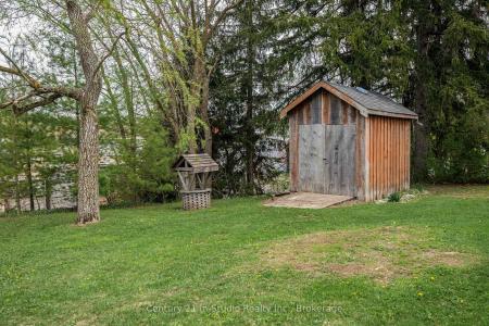 489 LAMBTON STREET W, West Grey, Ontario N0G 1R0, Kanada